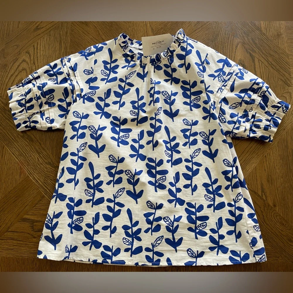 Blue and white mod floral ruffle neck top - Picture 3 of 12